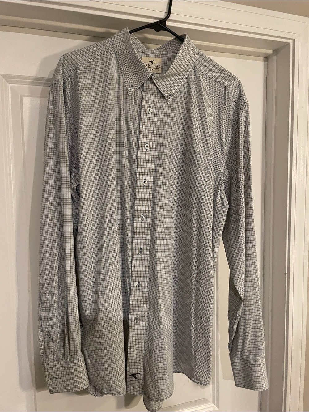 Genteal Performance Men’s Button Down light gray blue mini checkered shirt LARGE